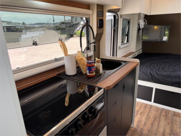 2025 On The Move Caravans Adventure 5.7F Black Edition Other image