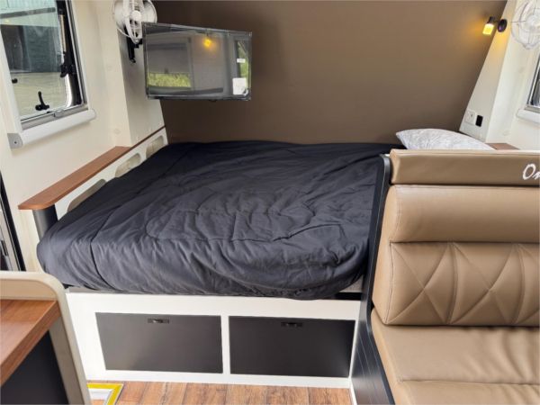 2025 On The Move Caravans Adventure 5.7F Black Edition Other image