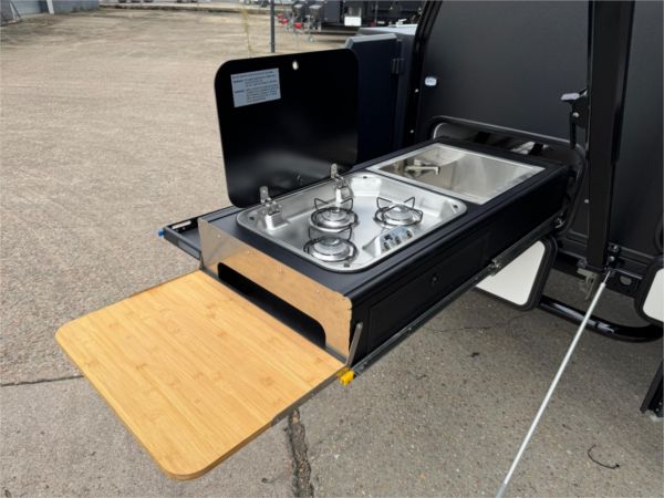 2025 On The Move Caravans Adventure 5.7F Black Edition Other image