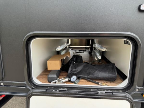 2025 On The Move Caravans Adventure 5.7F Black Edition Other image