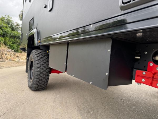 2025 On The Move Caravans Adventure 5.7F Black Edition Other image