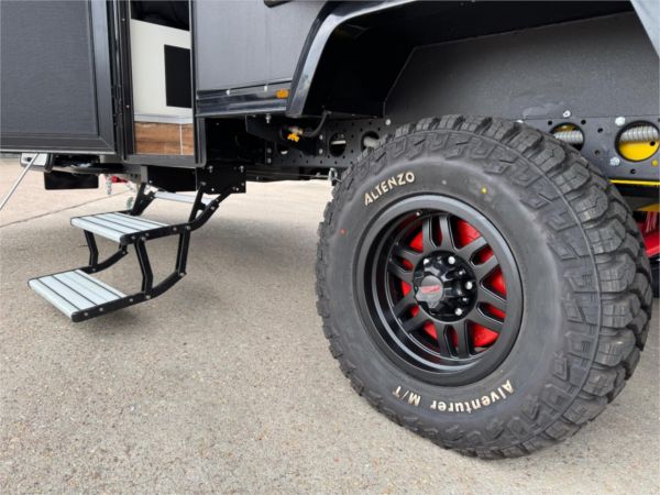 2025 On The Move Caravans Adventure 5.7F Black Edition Other image