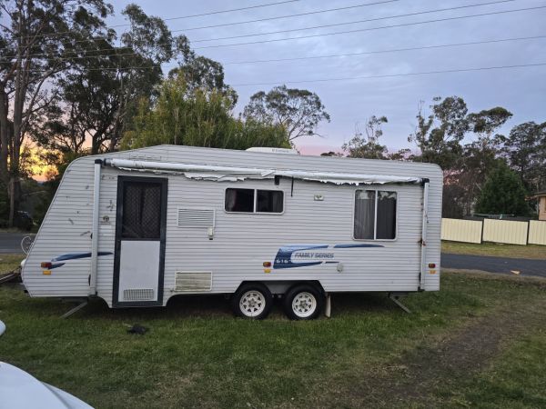 2011 Coromal Family 616 2 Bunk Full Caravan image