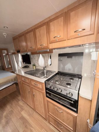 2012 Newlands Onyx Caravan image