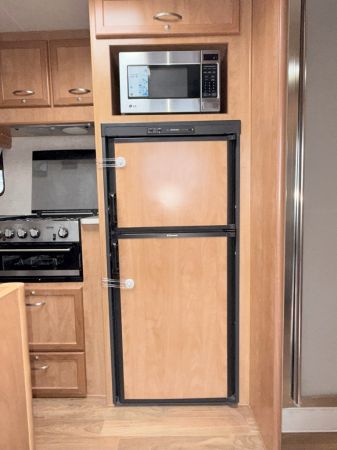 2012 Newlands Onyx Caravan image