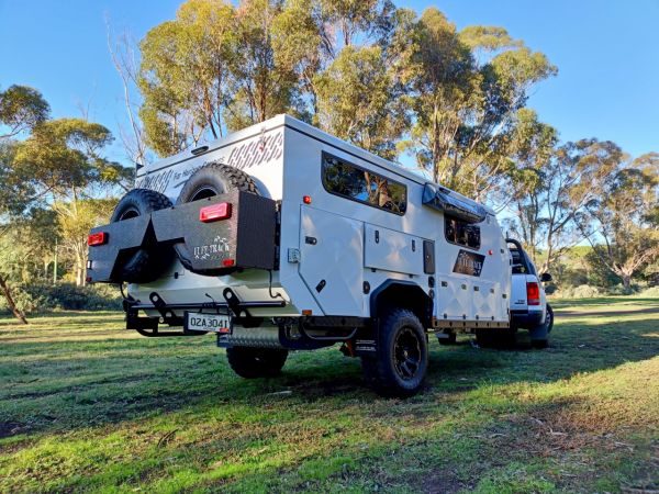 2024 Far Horizon Campers Escape Hybrid Camper image