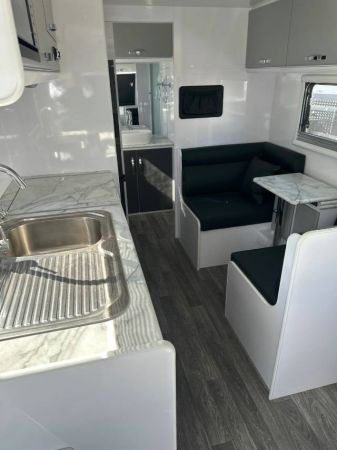 2025 Snowy River Srt18 Caravan SRT-18 image