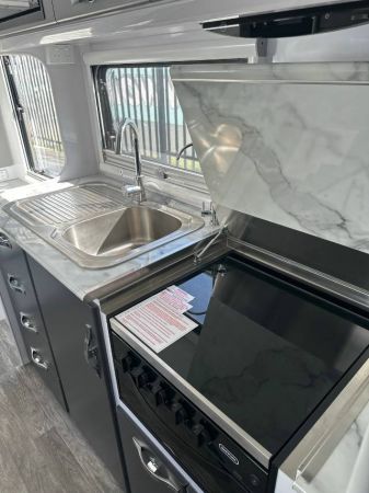 2025 Snowy River Srt18 Caravan SRT-18 image