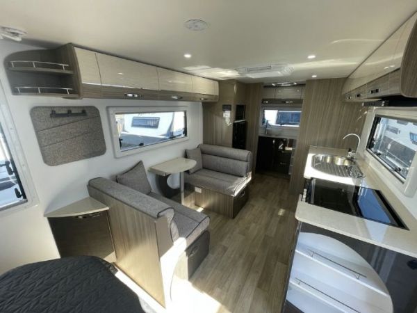 2025 Avan Aspire Caravan 572 image