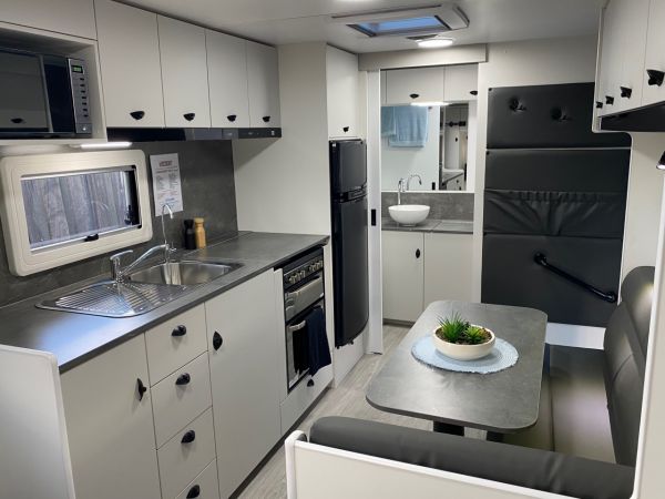 2025 Viscount V2 L2.3 Caravan image