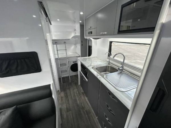 2025 Snowyriver Srt18F Caravan SRT18F image