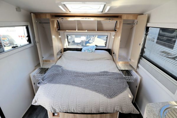 2025 Avan Aspire Caravan 555-1 image