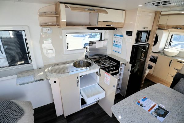 2025 Avan Aspire Caravan 555-1 image