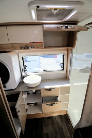 2025 Avan Aspire Caravan 555-1 image