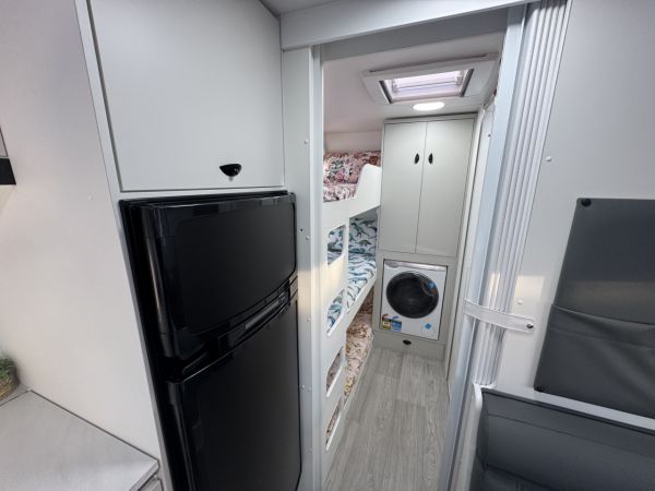 2025 Viscount V2 Family-3BS Caravan image