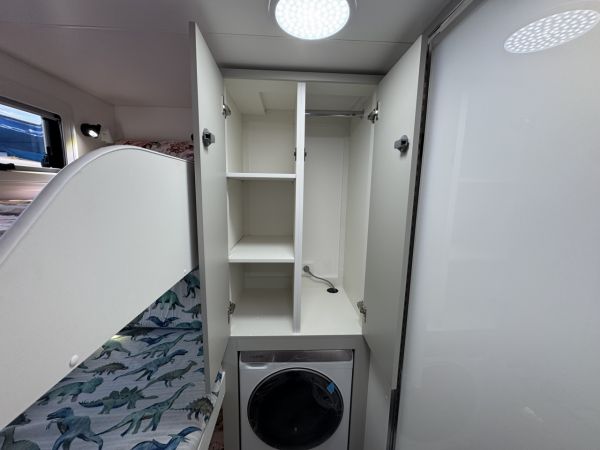 2025 Viscount V2 Family-3BS Caravan image