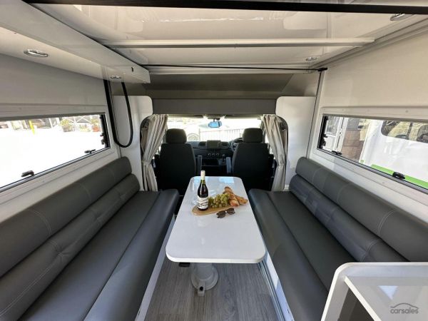 2024 Windsor Daintree image