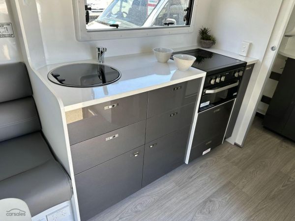 2024 Windsor Daintree image