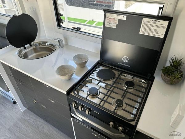 2024 Windsor Daintree image