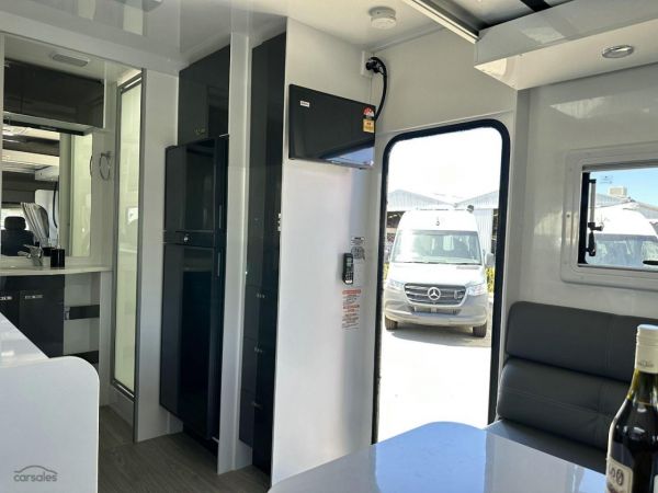 2024 Windsor Daintree image