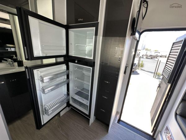 2024 Windsor Daintree image