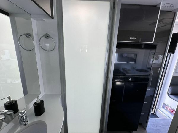 2024 Windsor Daintree image