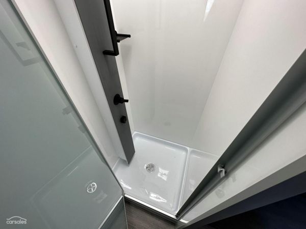 2024 Windsor Daintree image