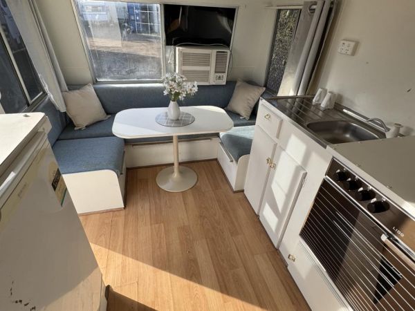 1985 Statesman Caravan image