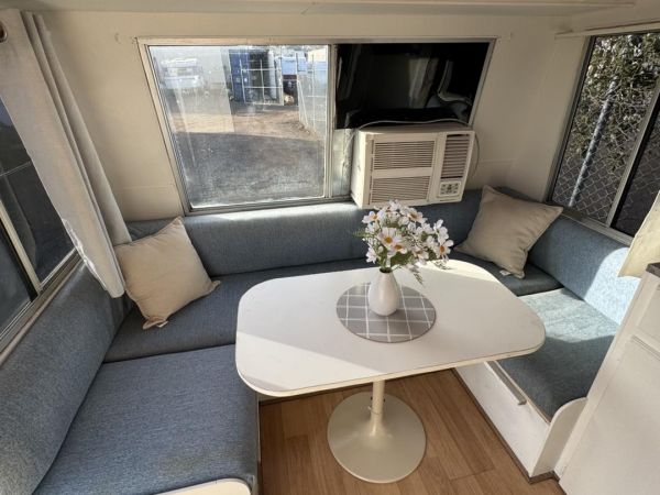 1985 Statesman Caravan image