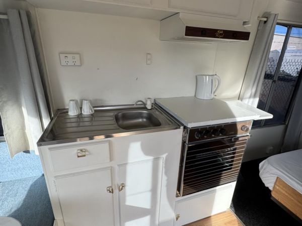 1985 Statesman Caravan image