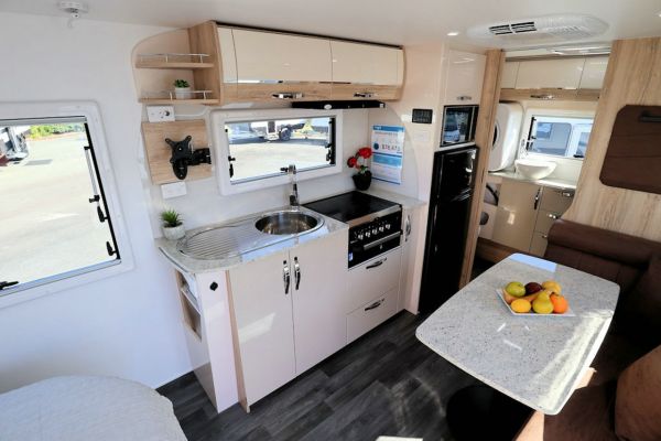 2025 Avan Aspire Caravan 555-1 image