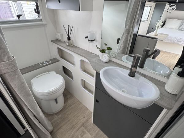 2025 Jayco Starcraft Ensuite Pop Top image