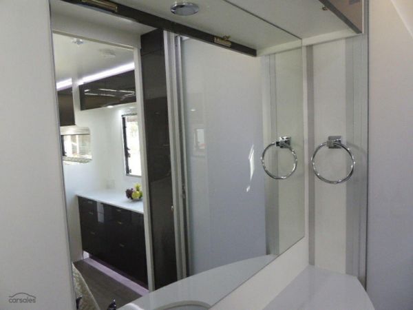 2024 Windsor Simpson image