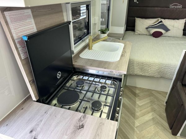 2025 Essential Caravans Cruiser V1-1 18'8 image