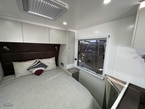 2025 Essential Caravans Cruiser V1-1 18'8 image