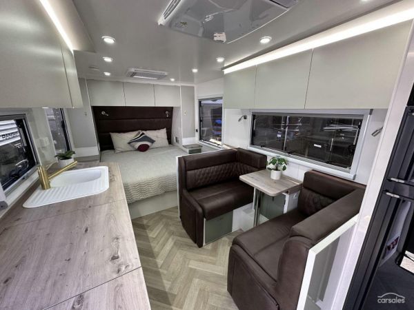 2025 Essential Caravans Cruiser V1-1 18'8 image