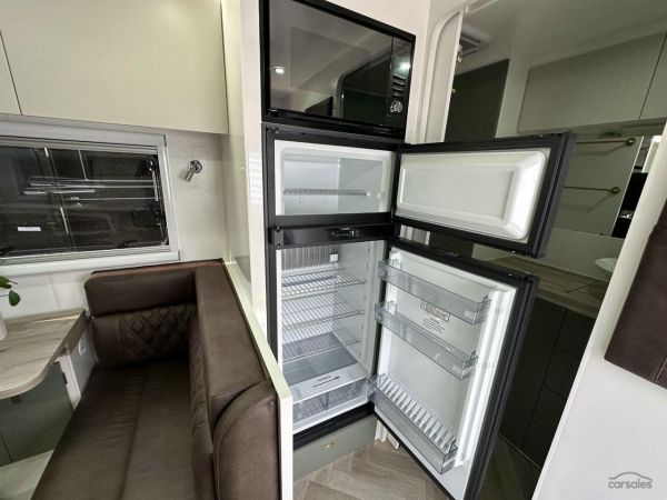 2025 Essential Caravans Cruiser V1-1 18'8 image