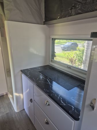 2023 Broadwater Campers THE HINCHINBROOK DB15 Hybrid Pop Top image