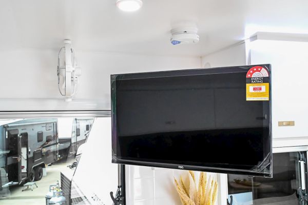 2025 Design RV Crx V5.3 Caravan image