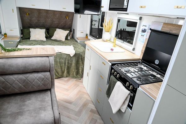 2025 Design RV Crx V5.3 Caravan image