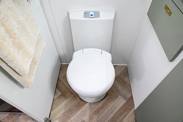 2025 Design RV Crx V5.3 Caravan image