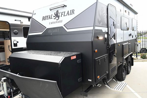2025 Royal Flair Razor Xt 16'6-2 Caravan image