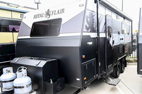 2025 Royal Flair Designer Series 19'6-1 Caravan image