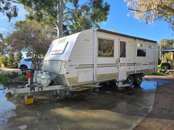 2011 Evernew E1000 Series Full Caravan image