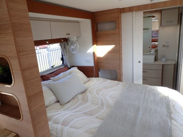 2025 Jayco Silverline Caravan 21.65-3.OB.SL-MY25 image