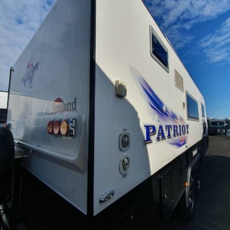 2015 Sunland Patriot Caravan SE image
