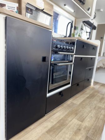 2023 Masterpiece Optimum Extreme Offroad Caravan image