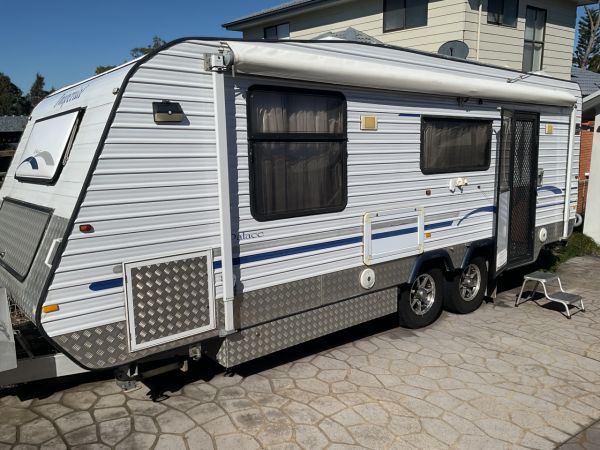 2011 Imperial Palace Full Caravan image