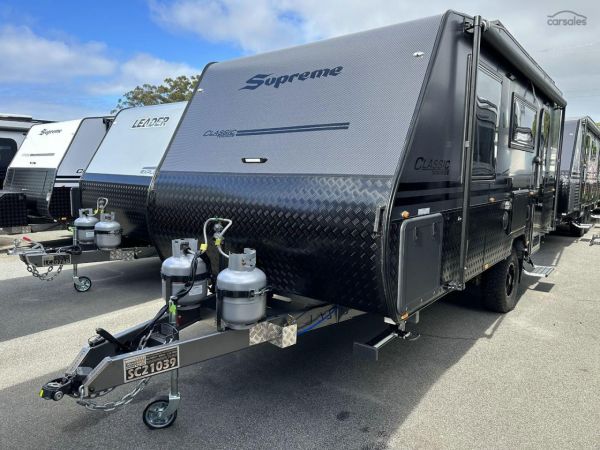 2025 Supreme 1800_R_K1E3_S Classic Tourer 18' image