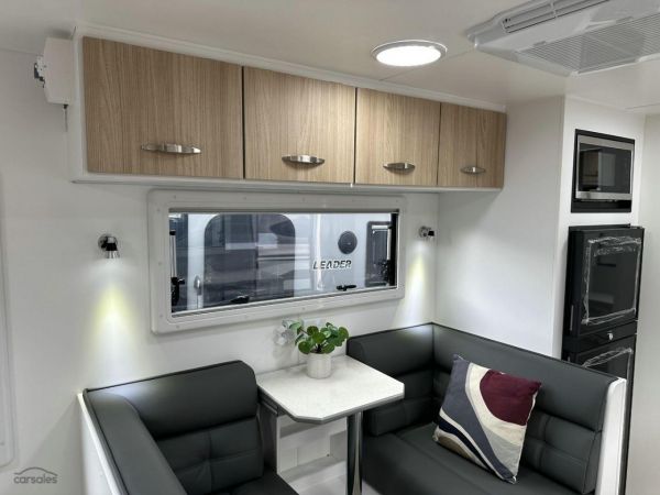 2025 Supreme 1800_R_K1E3_S Classic Tourer 18' image